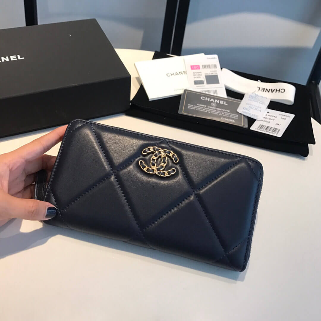 Chanel 19 Long Zipped Wallet AP0946