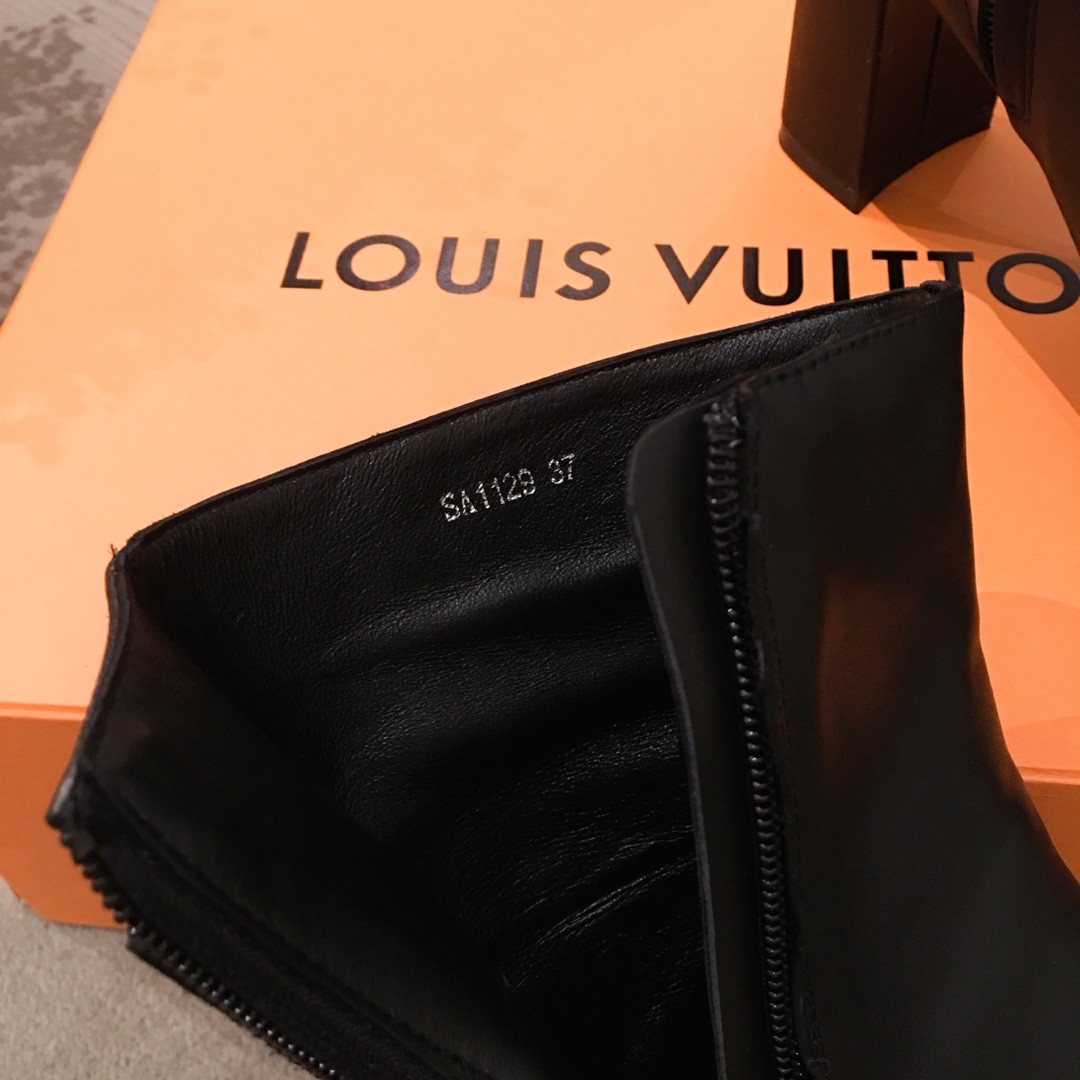 Louis Vuitton Madeleine Ankle Boot 1A5BPA
