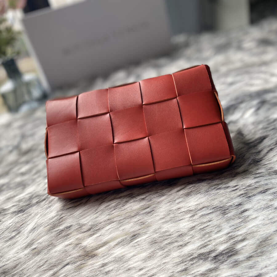 Bottega Veneta Maxi Weave Cassette Bag 578004