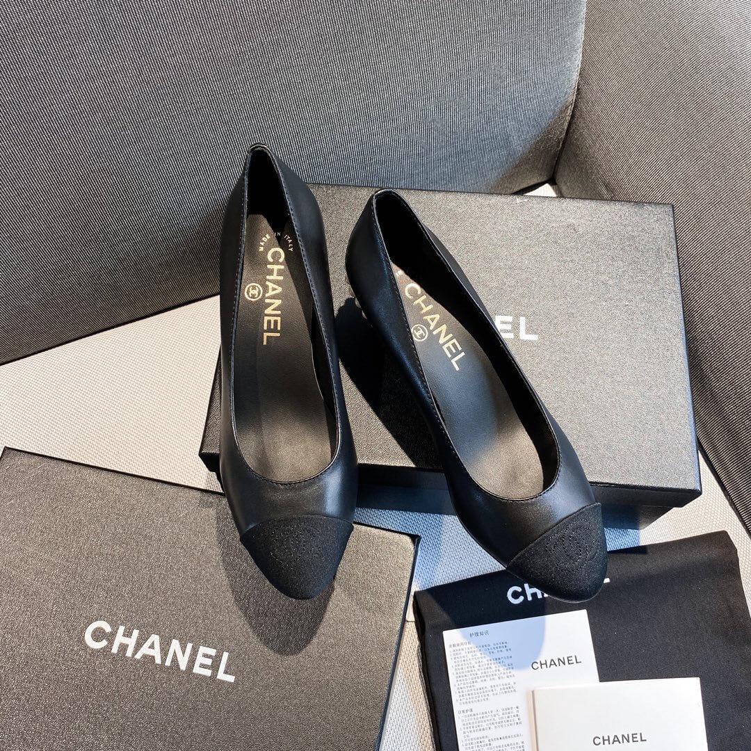 Chanel Pearl Embellished Pumps 32127
