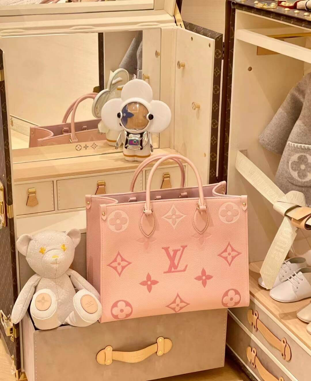 Louis Vuitton Monogram Empreinte OnTheGo MM M46542