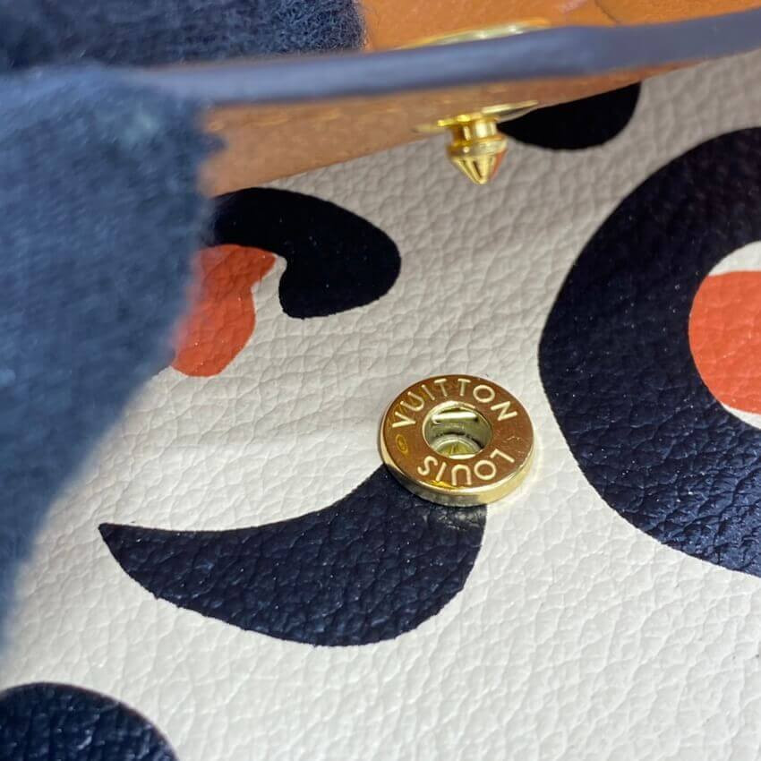 Louis Vuitton Key Pouch M80692