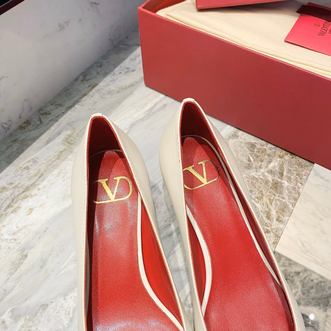 Valentino Garavani Vlogo Calfskin Pump 50mm TW2S0R77