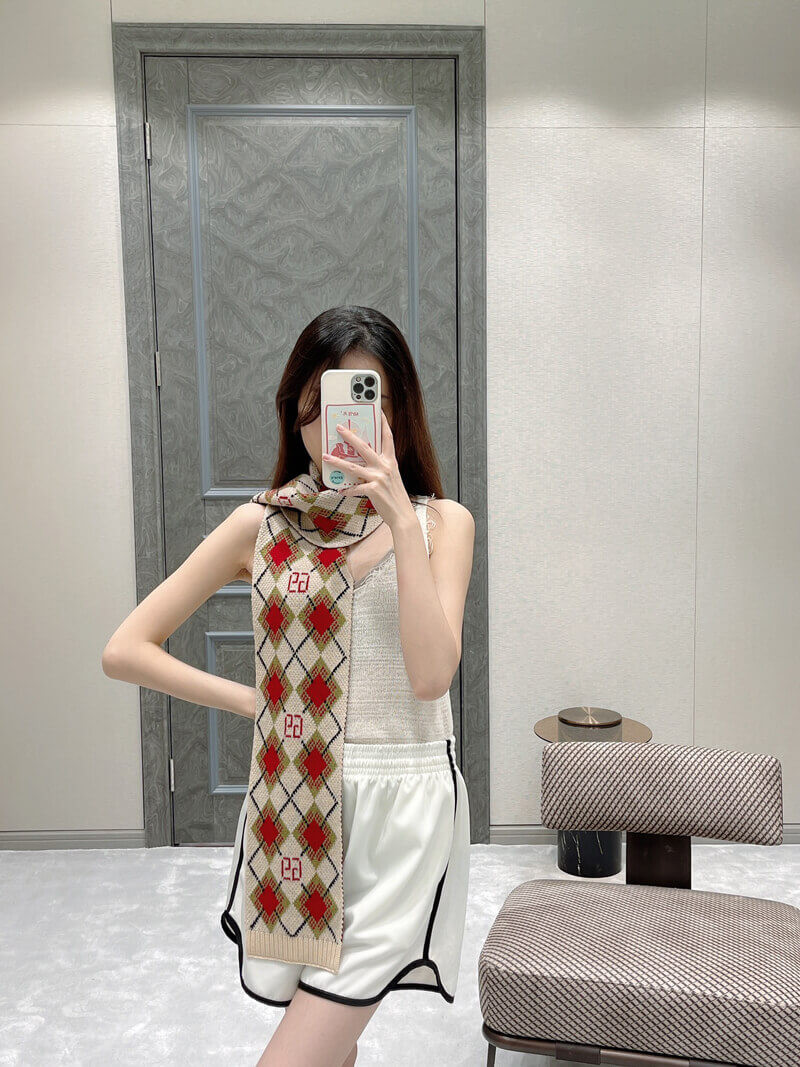 Gucci GG Argyle Wool Scarf 660631