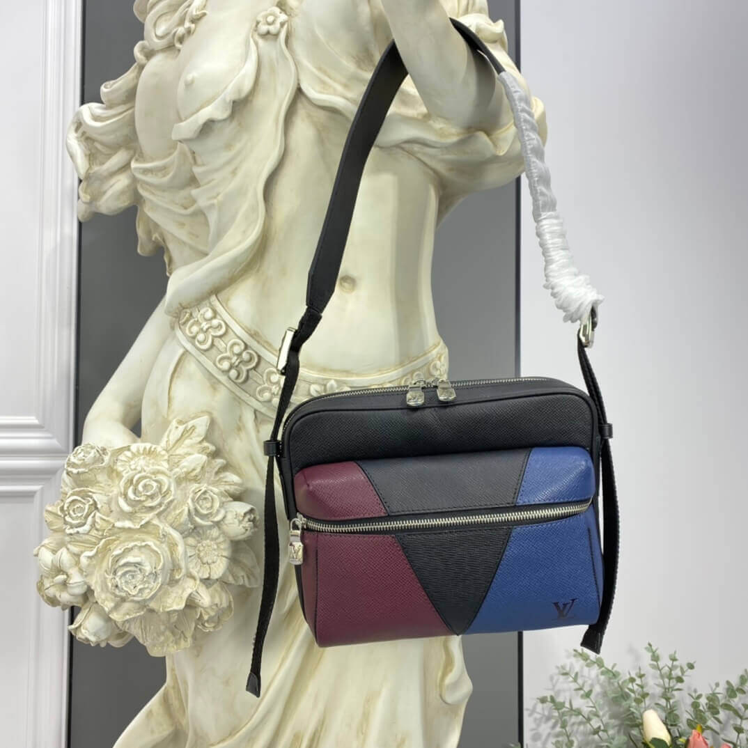 Louis Vuitton Outdoor Messenger M30703