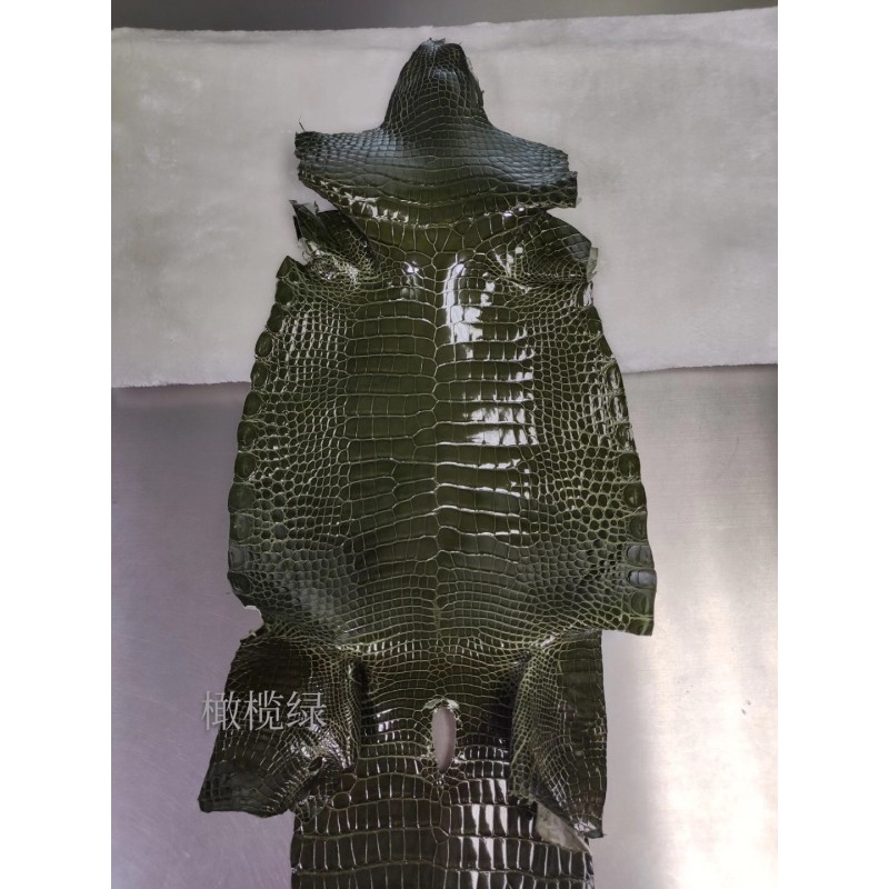 Hermes makes exclusive leather glossy American alligator: olive green
