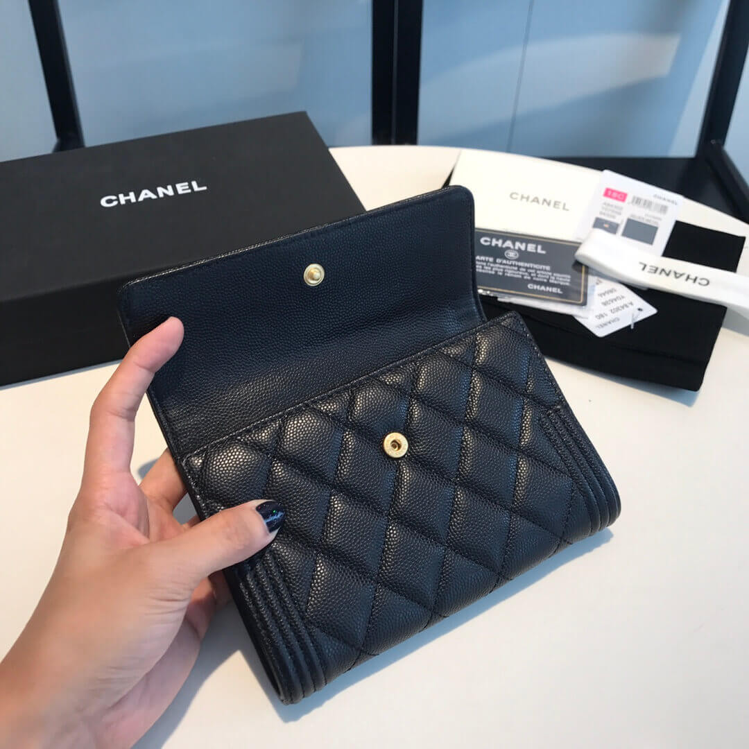 Chanel Grained Calfskin Boy Flap Wallet A84302