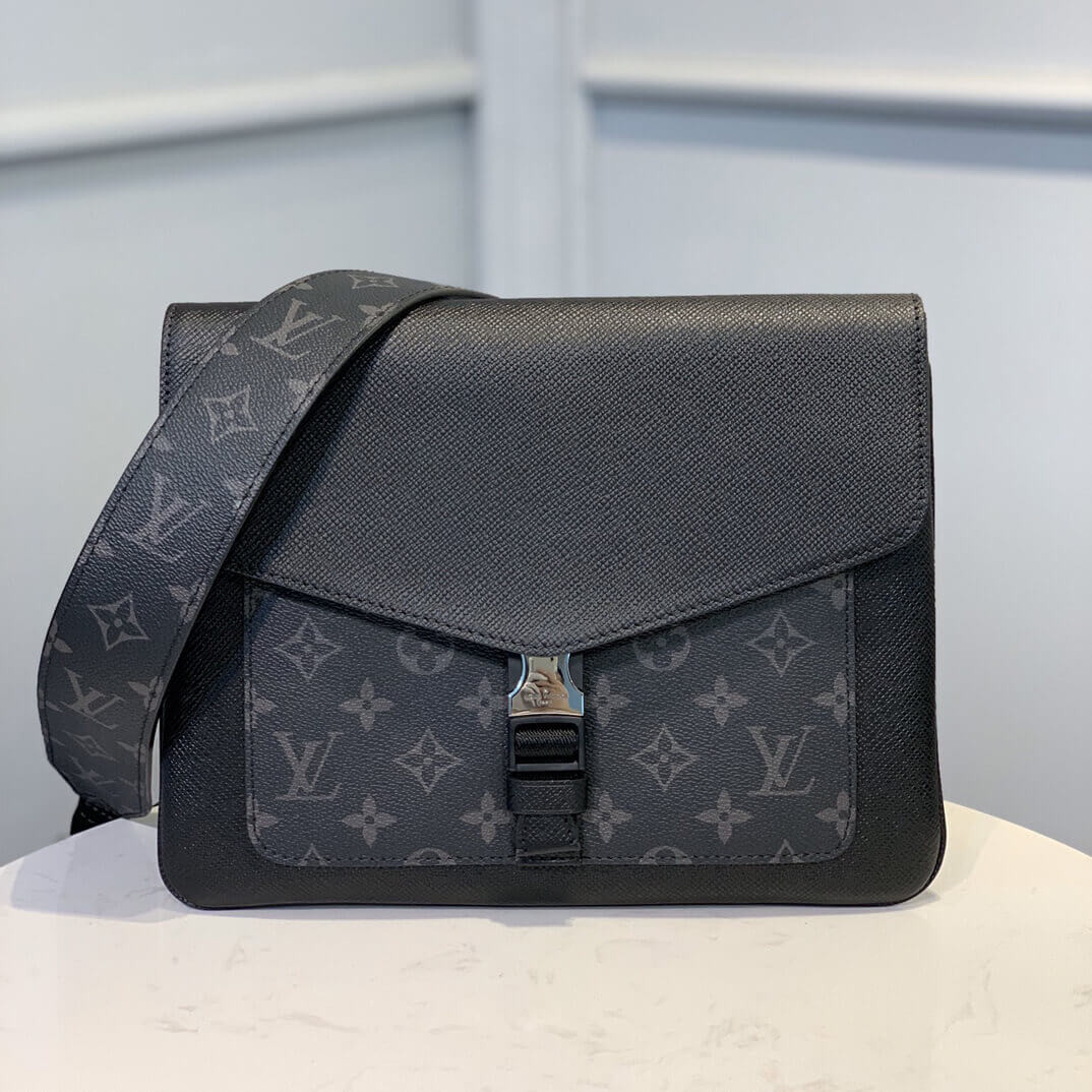 Louis Vuitton Outdoor Flap Messenger M30413
