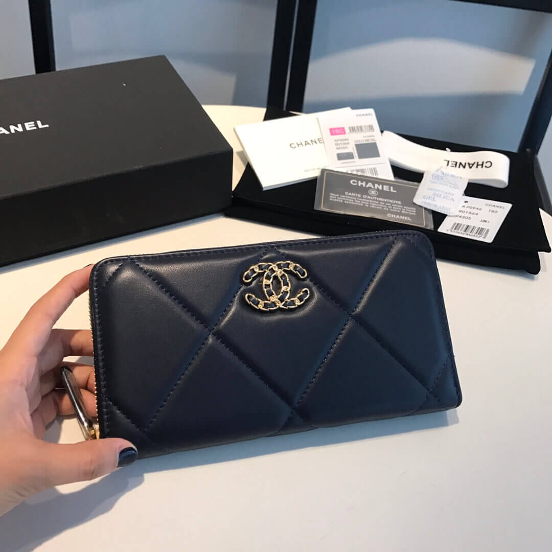 Chanel 19 Long Zipped Wallet AP0946