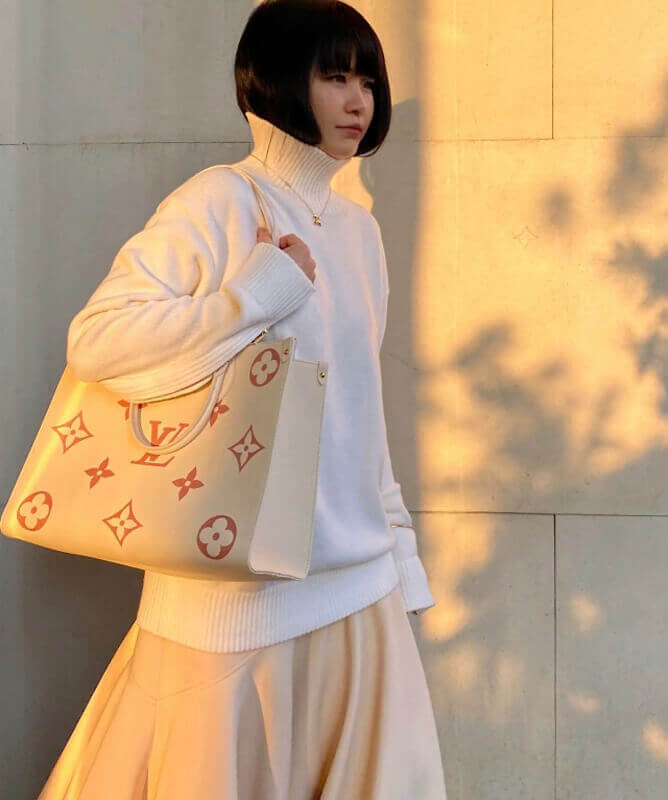 Louis Vuitton Monogram Empreinte Leather OnTheGo MM M21575 Creme/Pink