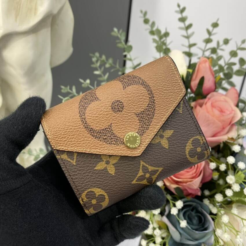 Louis Vuitton Monogram Zoe Wallet M80725