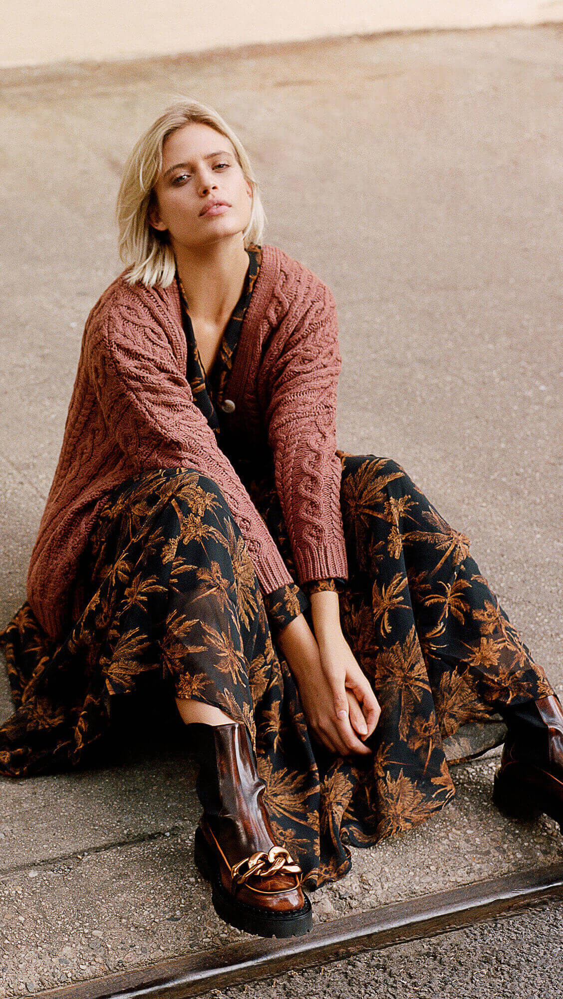 N°21 Chunky Chain-Embellished Ankle Boots