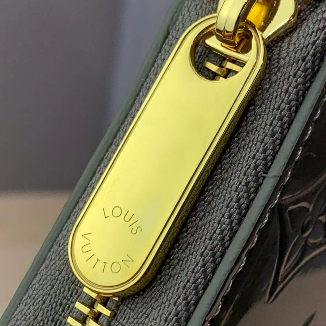 Louis Vuitton Monogram Vernis Leather Zippy Wallet M60017