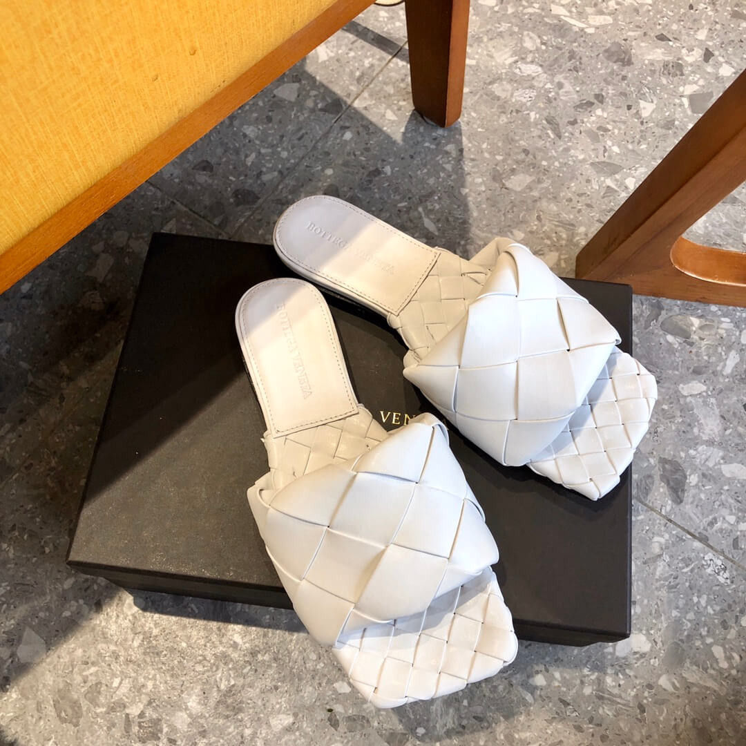 Bottega Veneta Padded Flat Sandals 609105