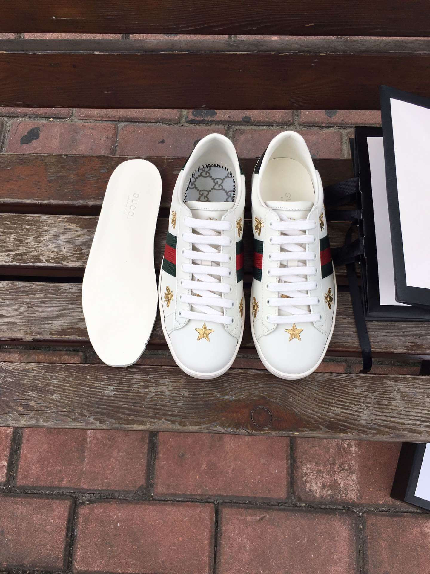 Gucci Ace Bee And Star Embroidered Sneaker 386750