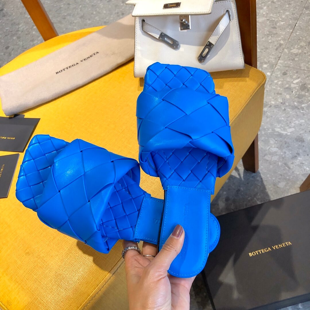 Bottega Veneta Padded Flat Sandals 609105