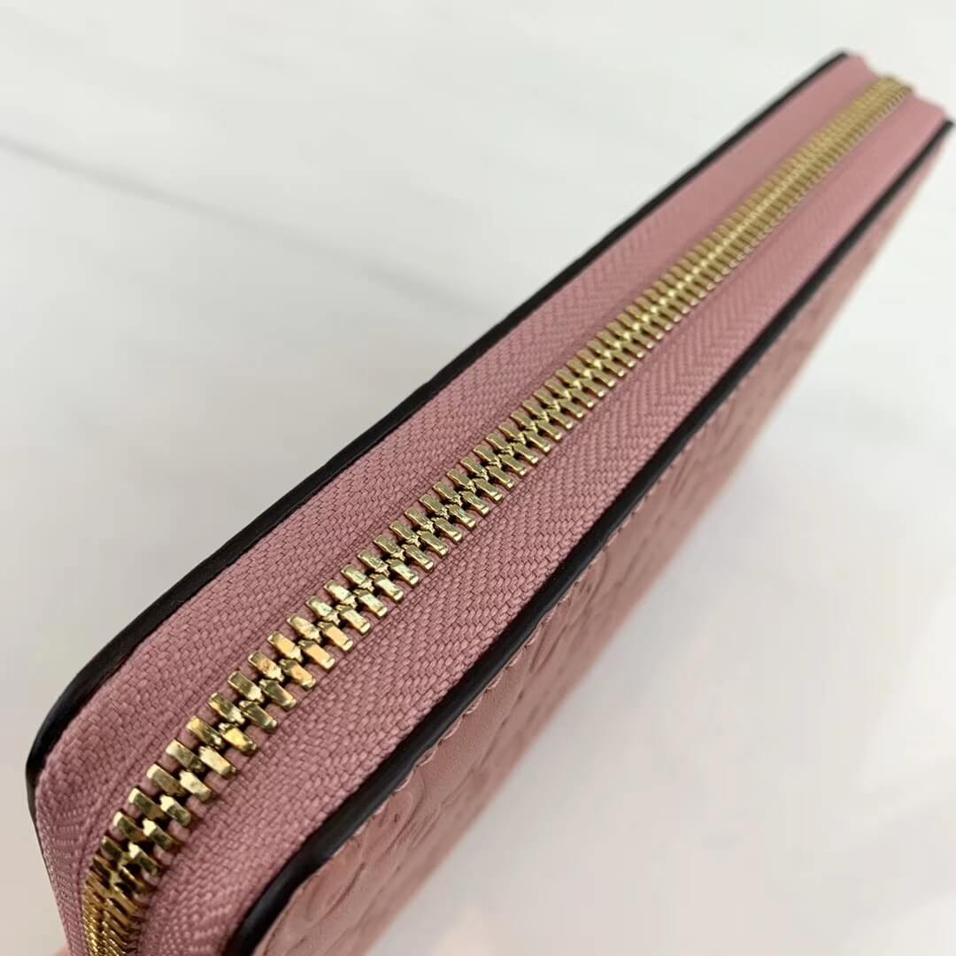Gucci Signature Zip Around Wallet 410102