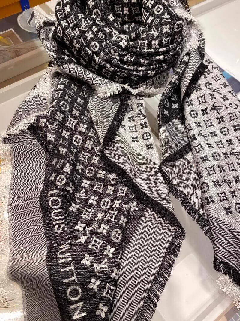 Louis Vuitton Petit Louis Shawl M76997