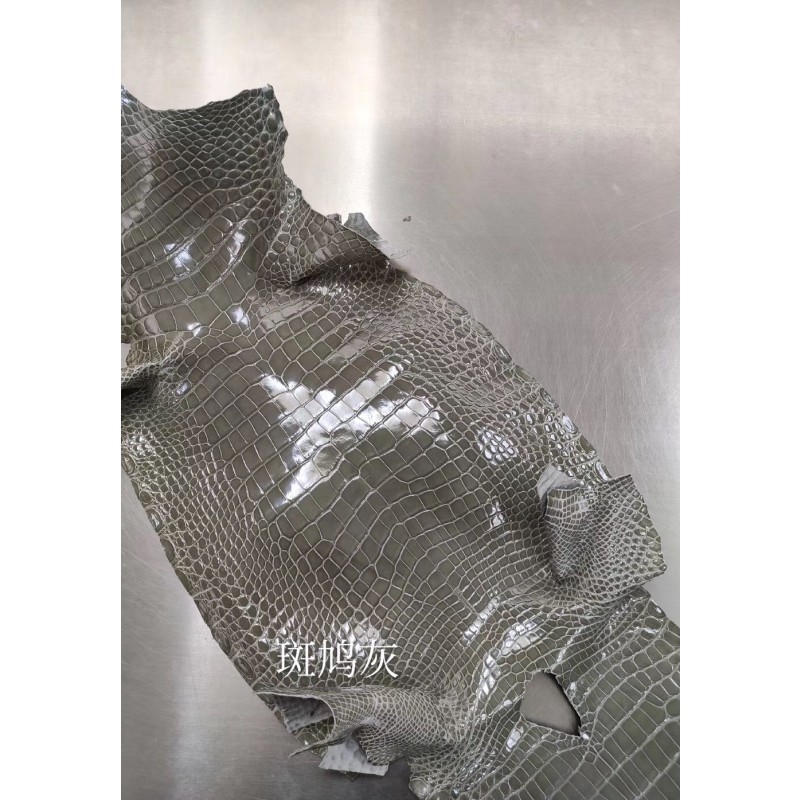 Hermes makes exclusive leather glossy American alligator: gray line