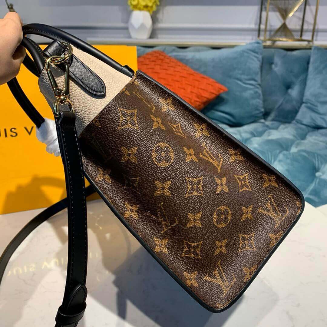Louis Vuitton On My Side M55933