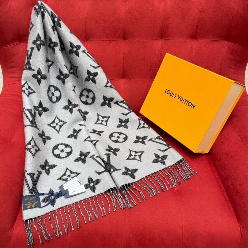 Louis Vuitton Simply LV Scarf M76964