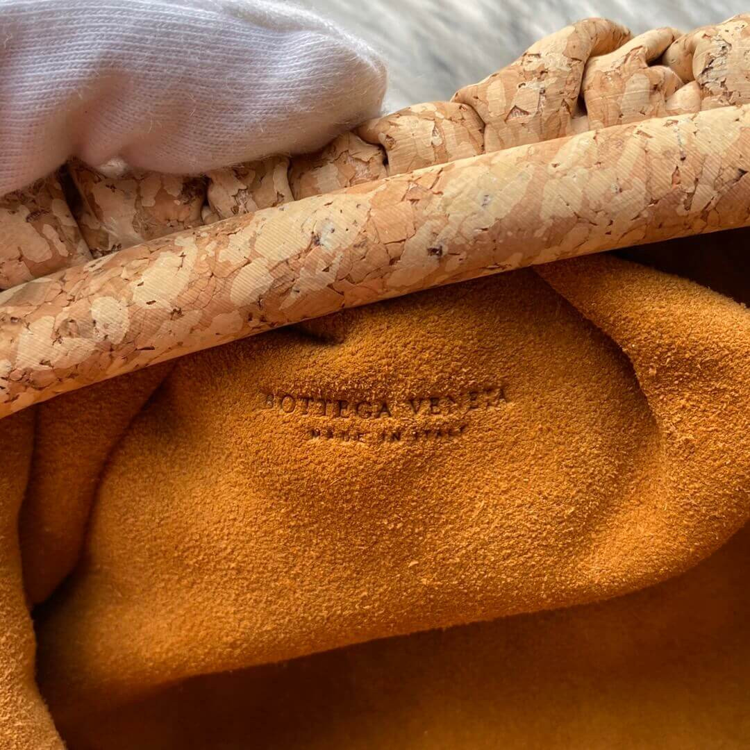 Bottega Veneta The Pouch 20 Clutch In Calfskin Polyester Leather 570927