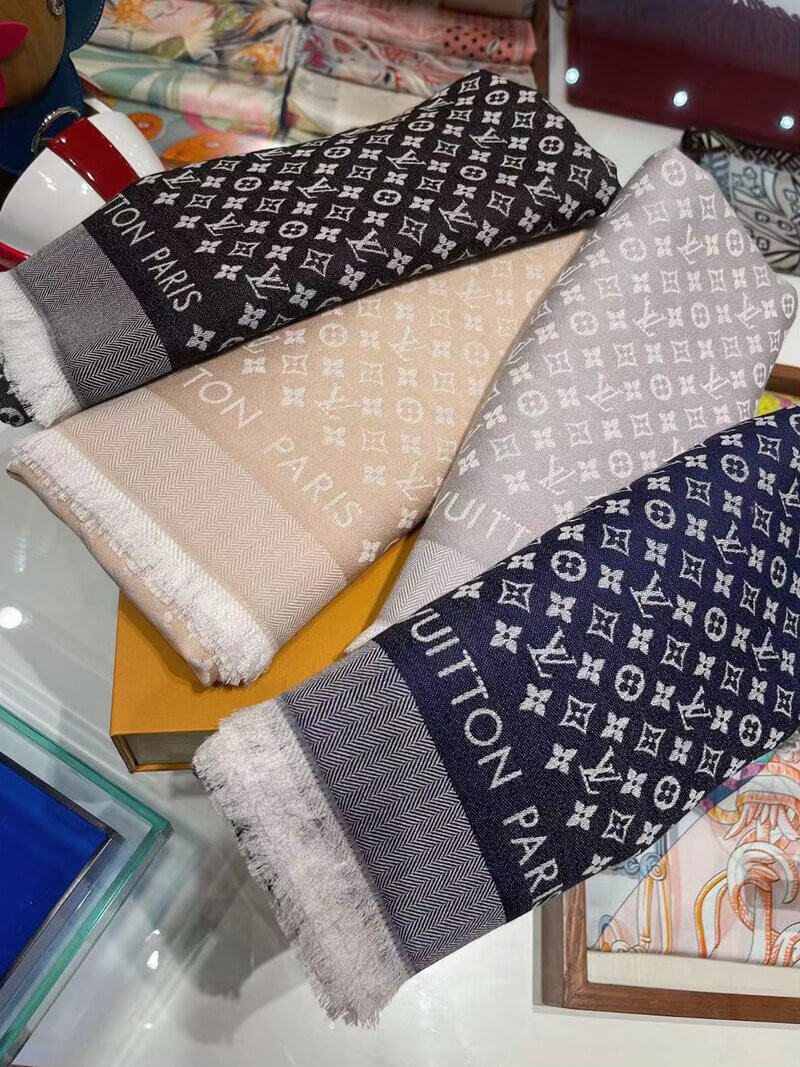 Louis Vuitton Petit Louis Shawl M76997