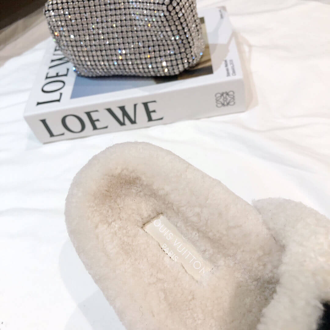 Louis Vuitton Bom Dia Flat Mules Shearling 1A8CXB