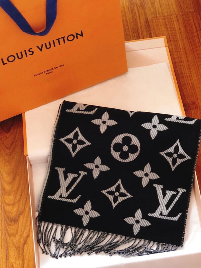 Louis Vuitton Simply LV Scarf M76964