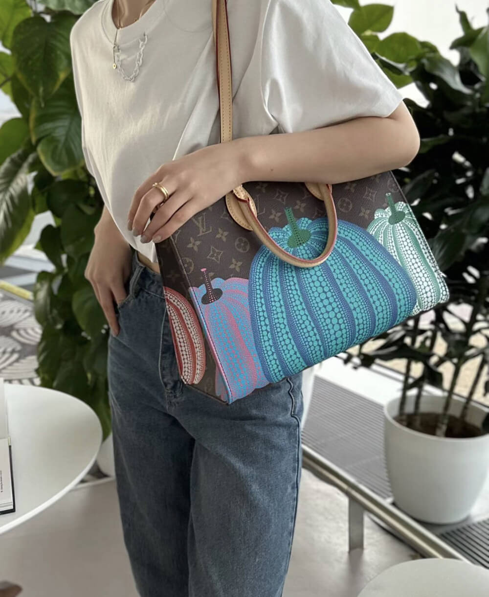 LV x YK OnTheGo MM with Pumpkin Print M46466