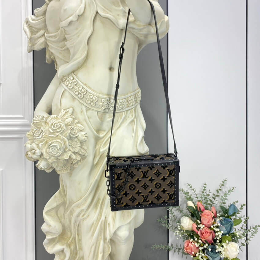 Louis Vuitton Clutch Box M20233