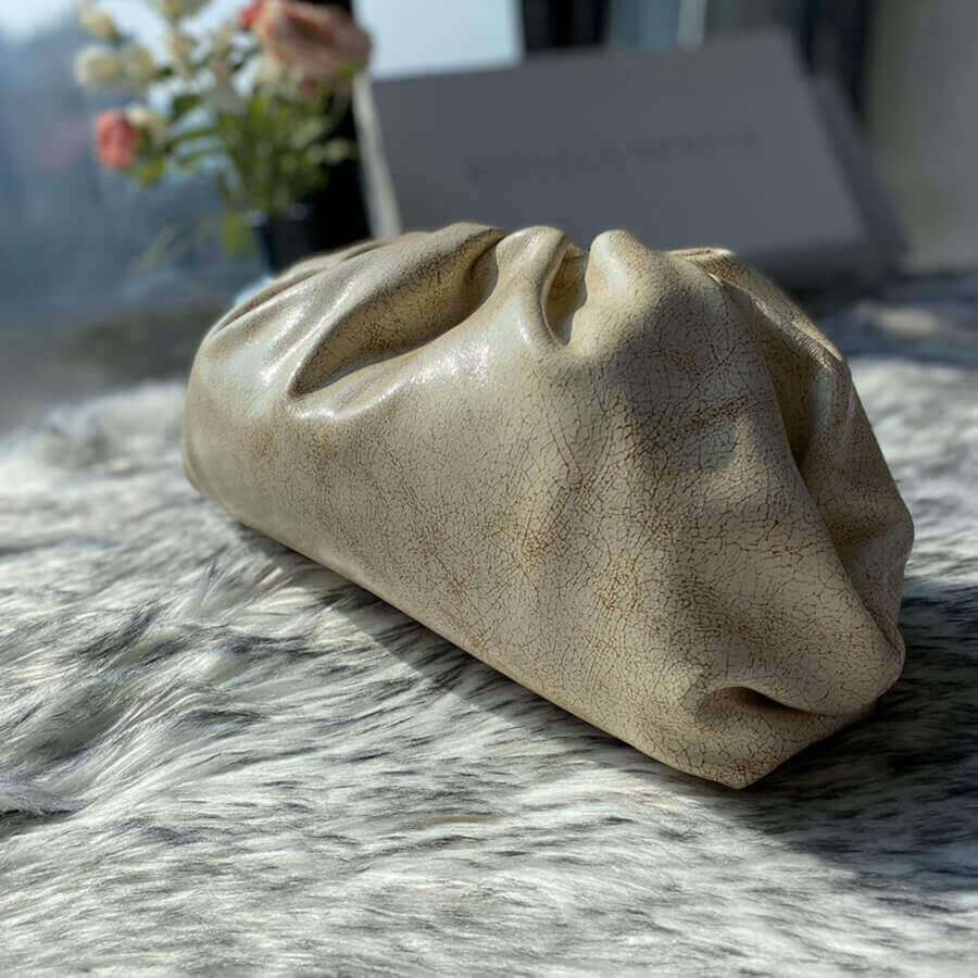 Bottega Veneta The Pouch 20 In Beige Craquele Leather 576227