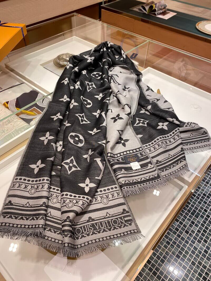 Louis Vuitton Amazingram Stole M76389