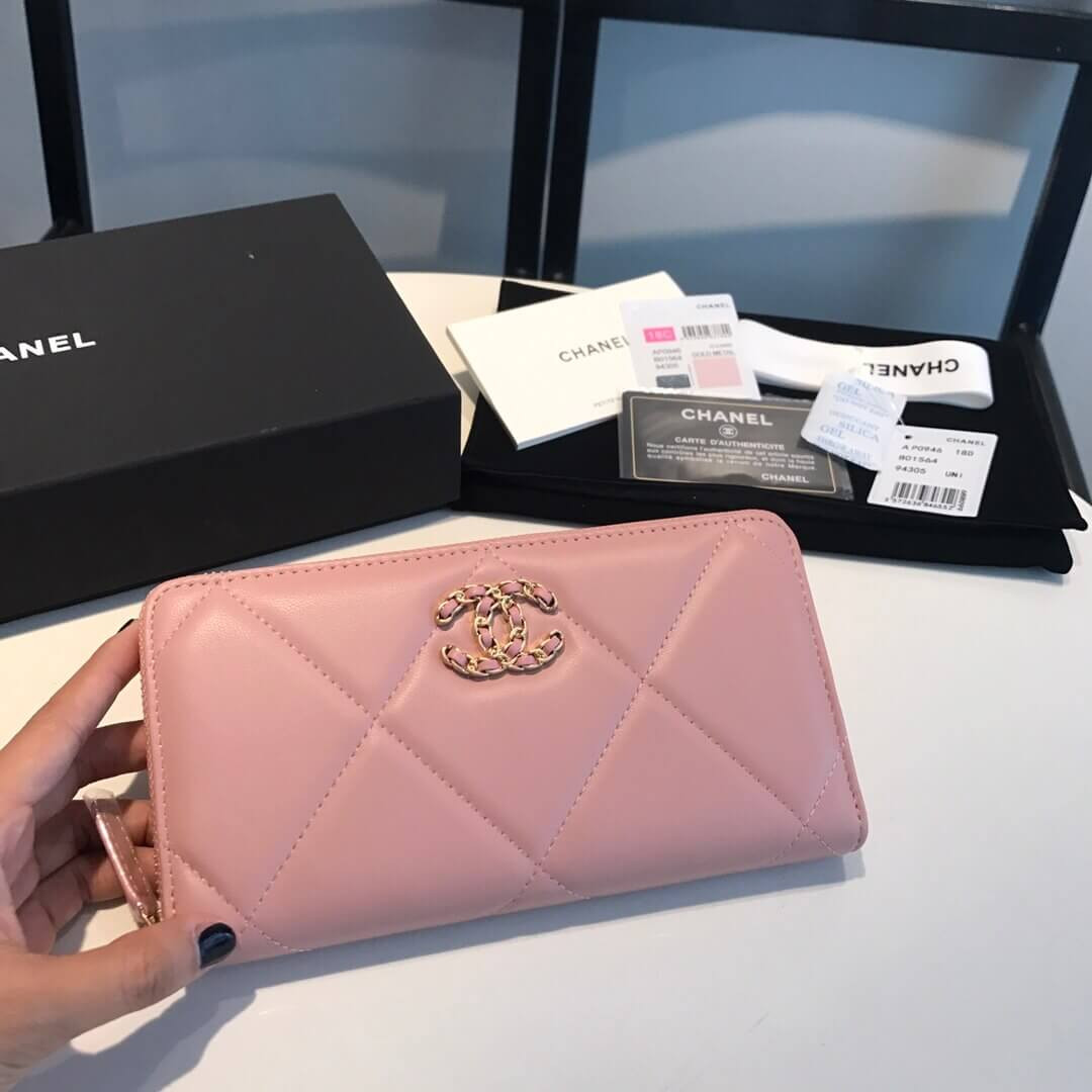 Chanel 19 Long Zipped Wallet AP0946