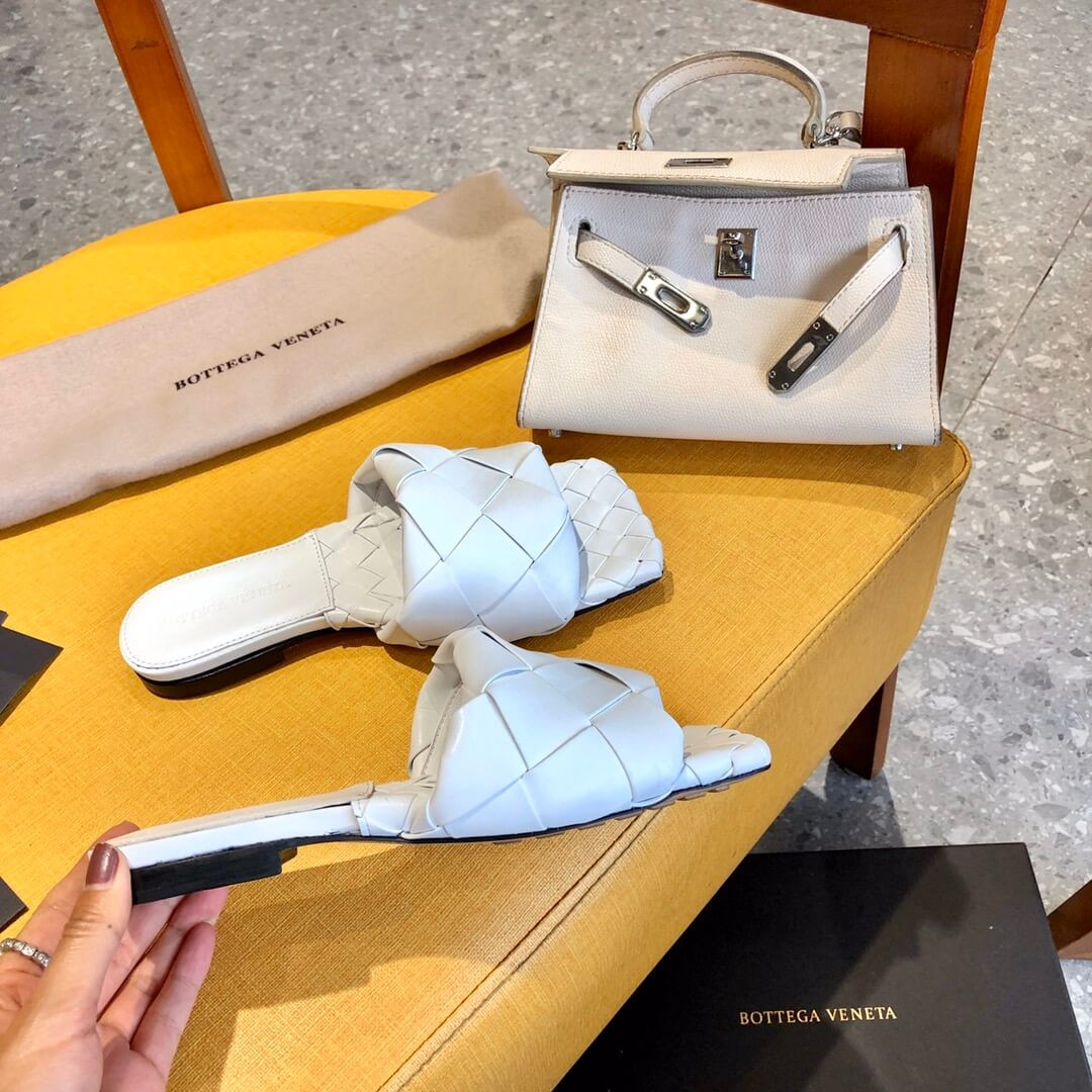 Bottega Veneta Padded Flat Sandals 609105