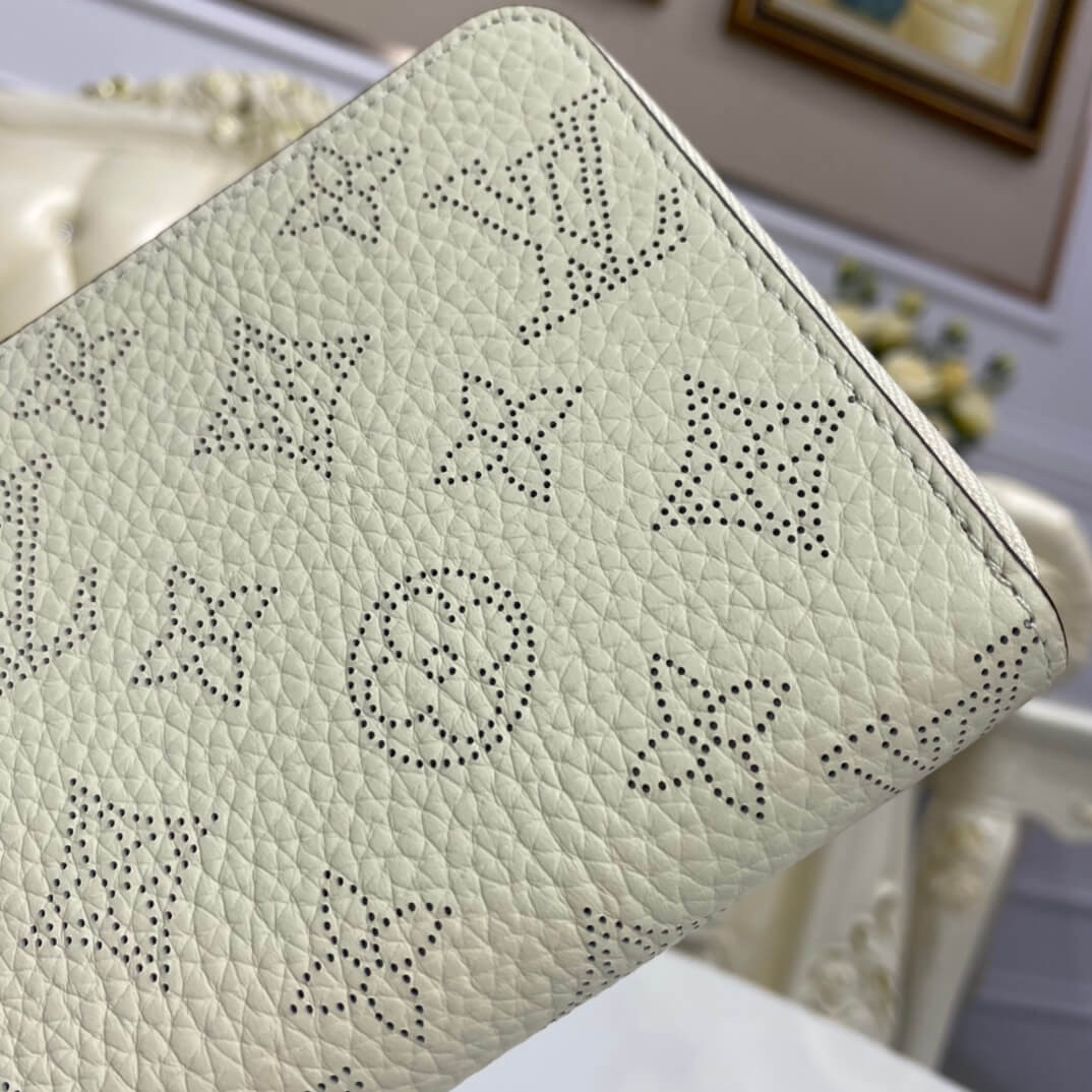 Louis Vuitton Mahina Leather Zippy Wallet M69032 M69215