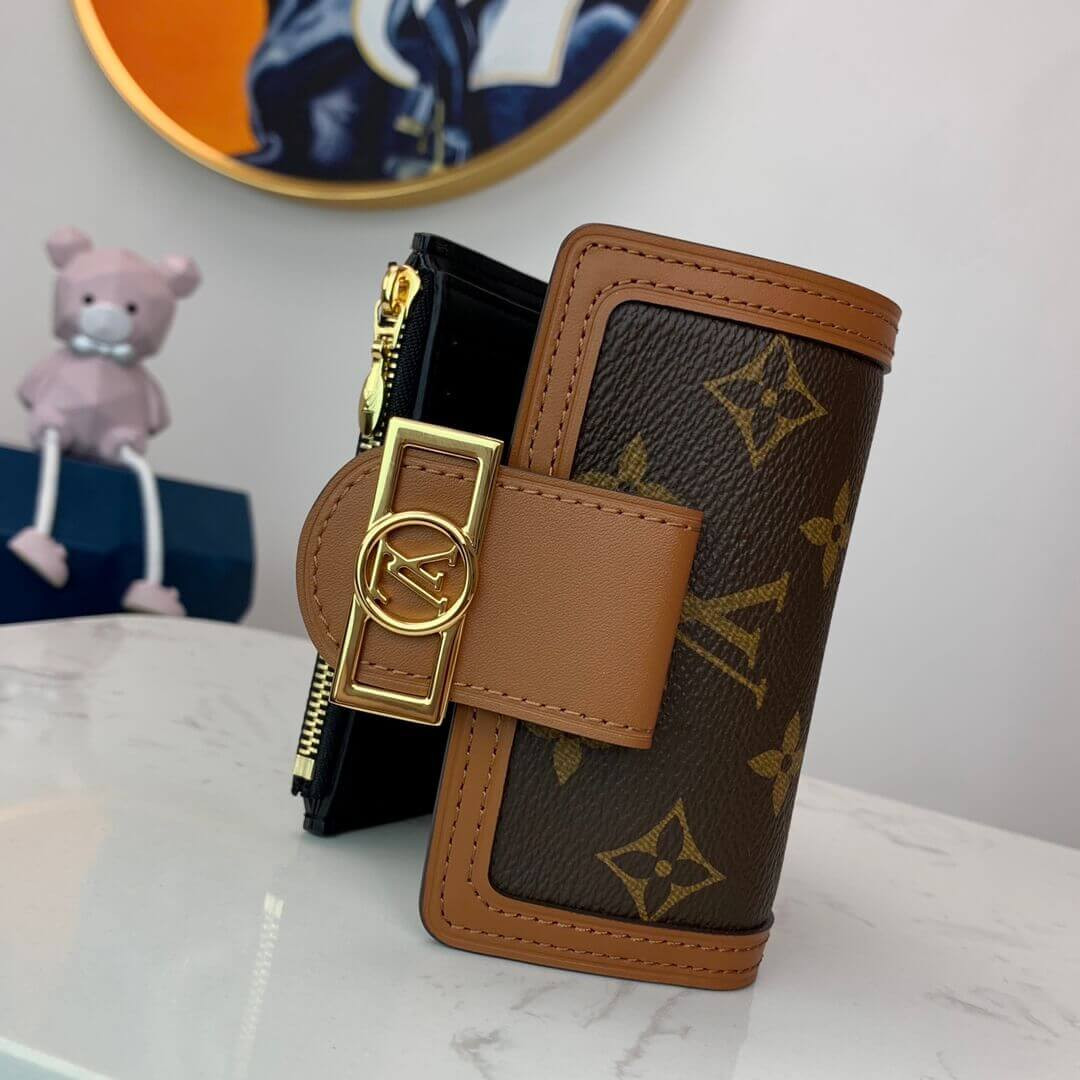 Louis Vuitton Dauphine Compact Wallet M68725