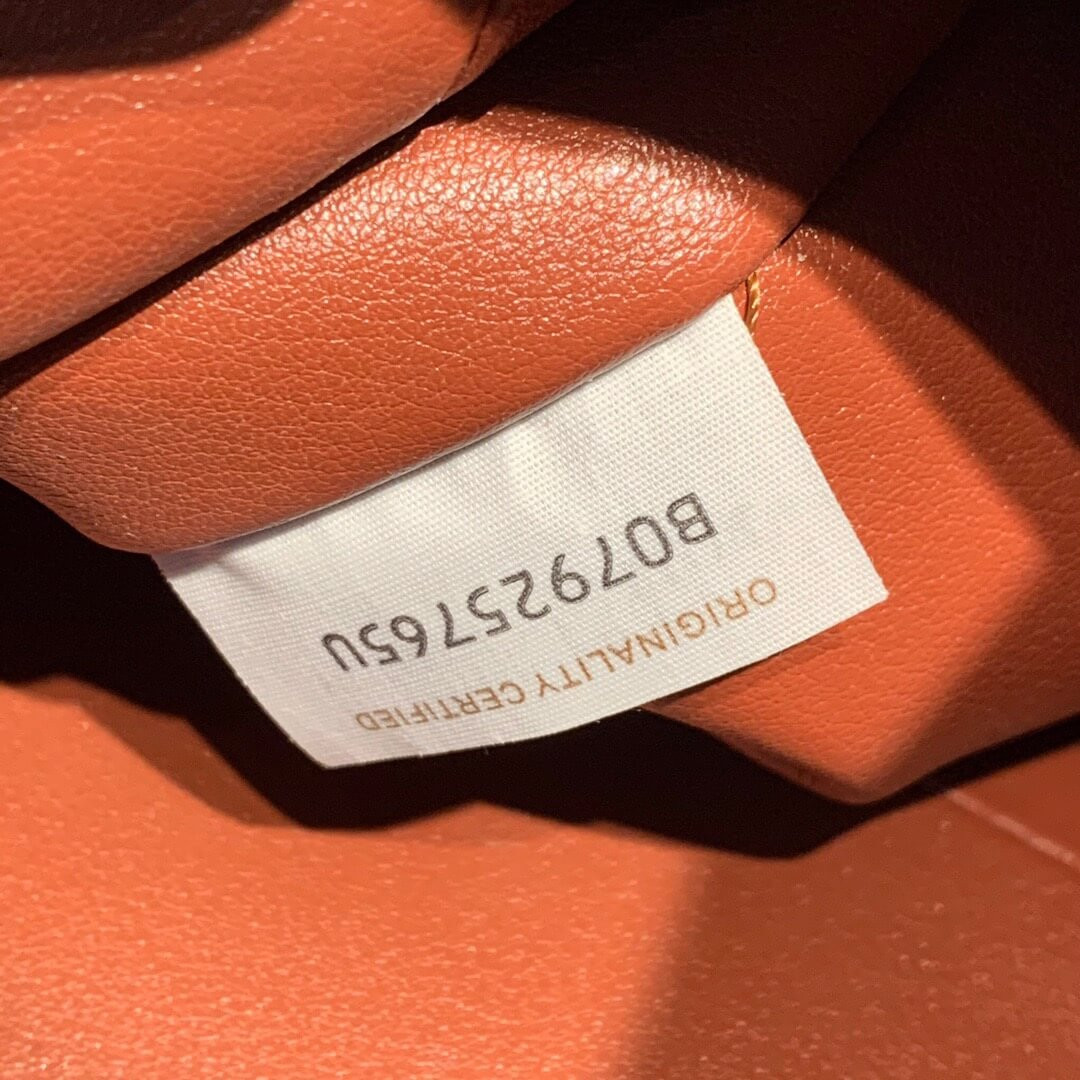 Bottega Veneta The Shoulder Pouch Large Leather Bag 607984