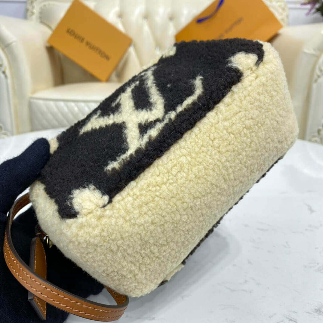 Louis Vuitton Beach Pouch M68599