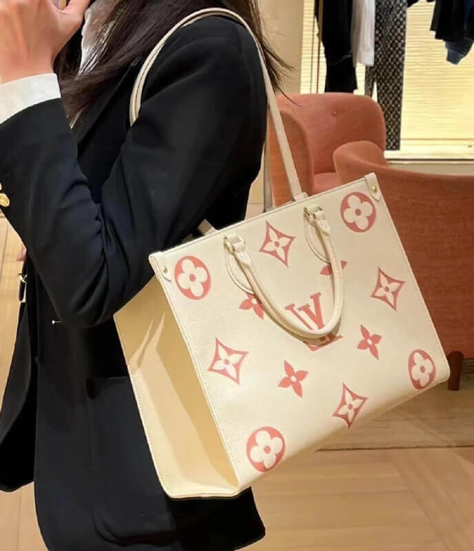 Louis Vuitton Monogram Empreinte Leather OnTheGo MM M21575 Creme/Pink