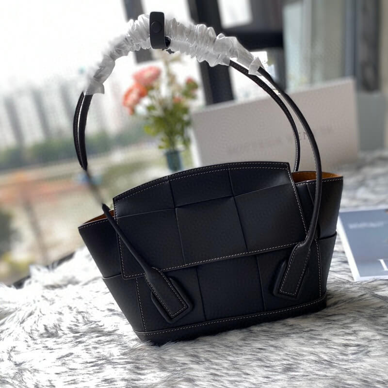 Bottega Veneta Small Arco In Smooth Weave 575943