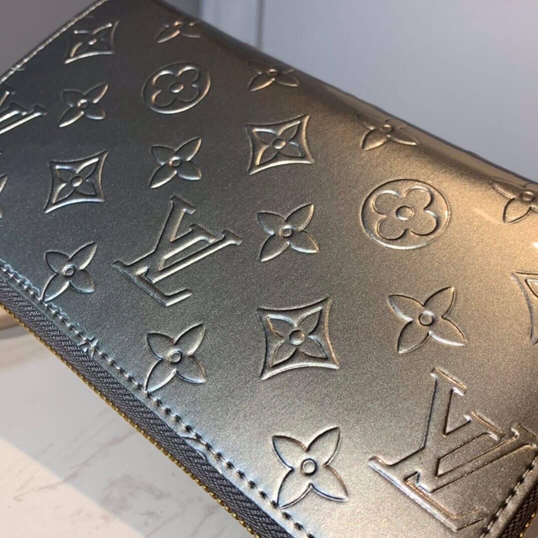 Louis Vuitton Monogram Vernis Leather Zippy Wallet M60017