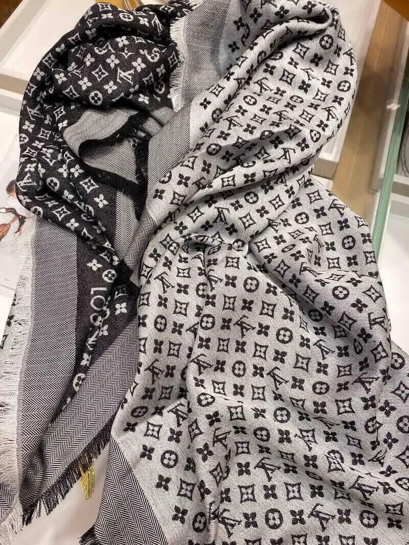 Louis Vuitton Petit Louis Shawl M76997