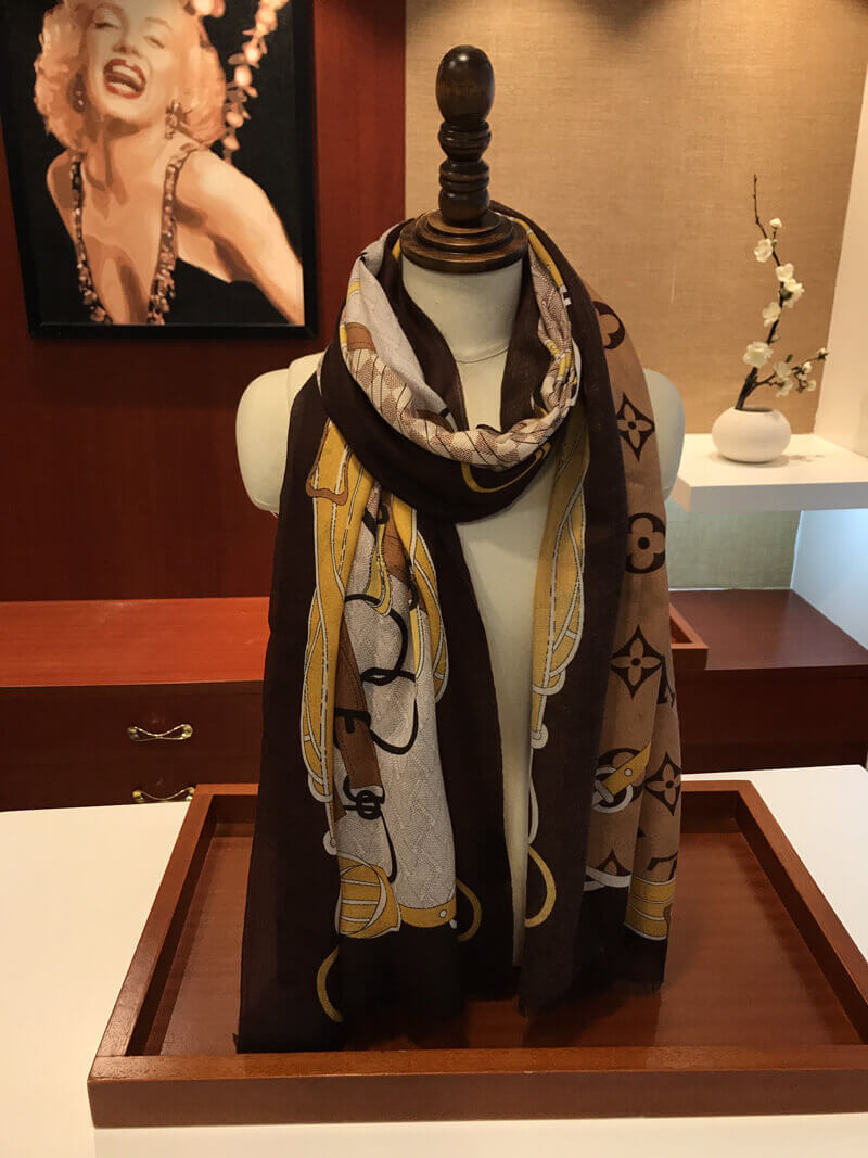 Louis Vuitton Monogram Classic Scarf 2453