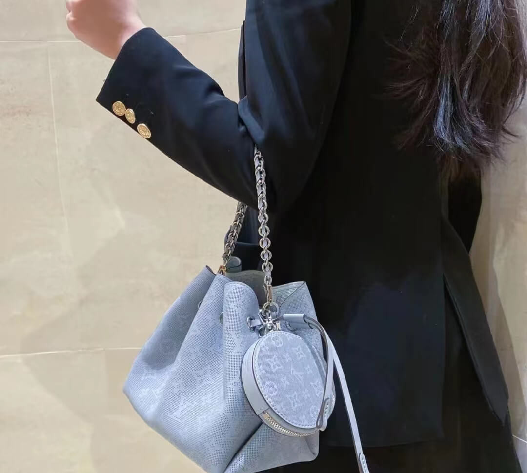 Louis Vuitton Mahina Bella Tote Bag M21582 Bleu Horizon