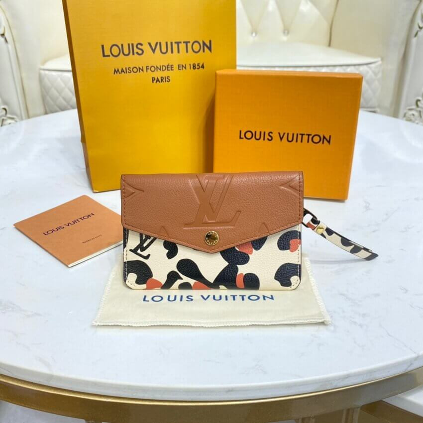 Louis Vuitton Key Pouch M80692