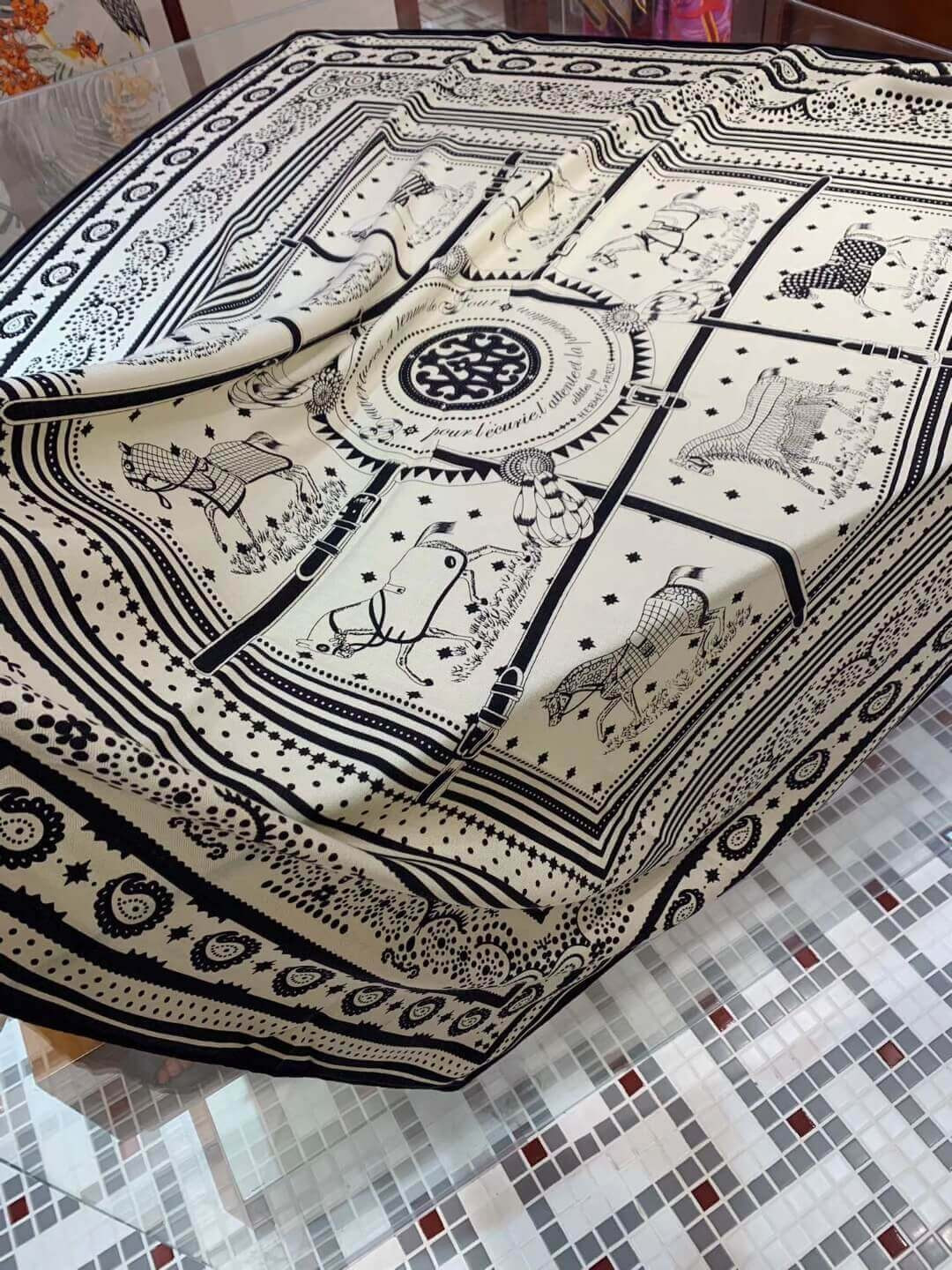 Hermes Couvertures Et Tenues De Jour Bandana Shawl 140 H243507