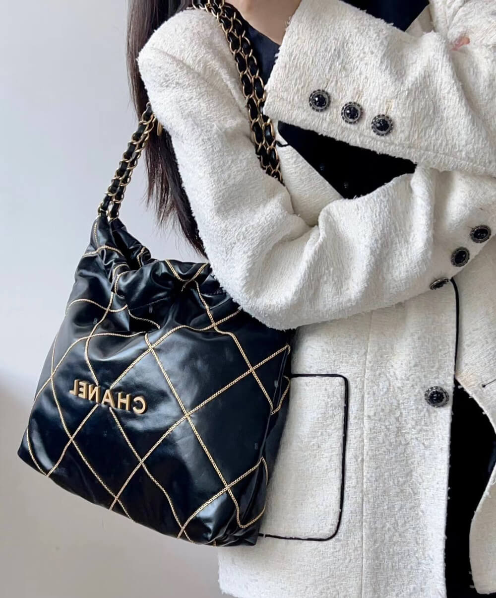 Chanel 22 Handbag Shiny Metallic Calfskin AS3260 Black/Gold