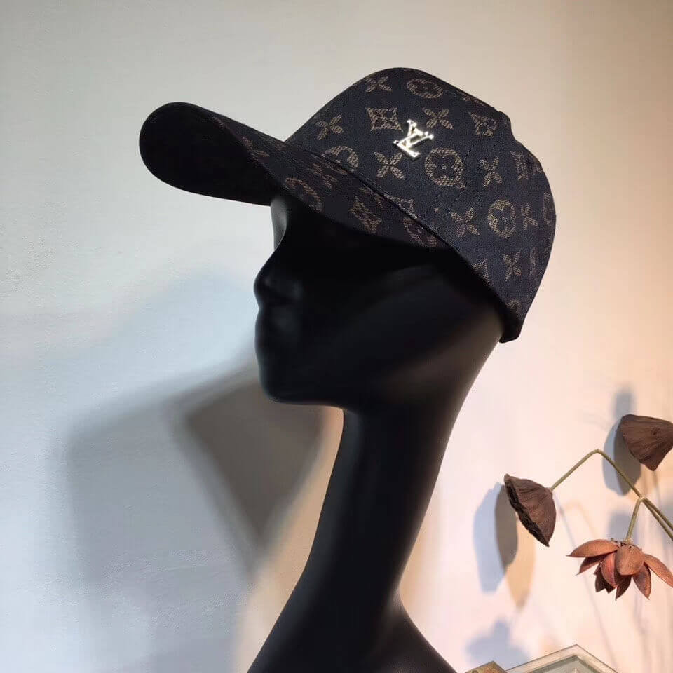 Louis Vuitton LV Logo Embroidery Cap 68985