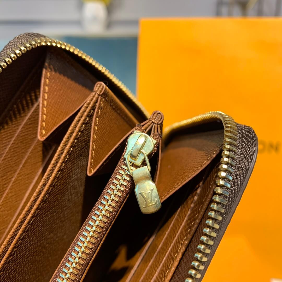 Louis Vuitton Monogram Canvas Zippy Wallet M42616